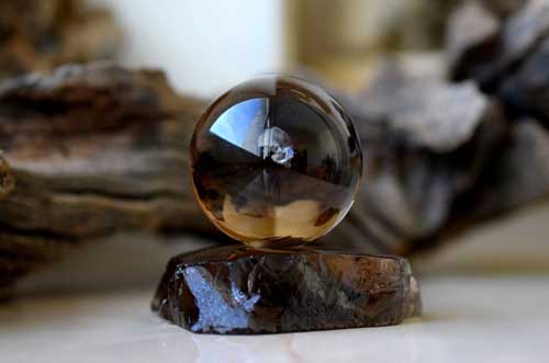 Раухтопаз магический камень шоколадного цвета